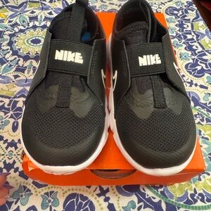 NIB Retail $42 Nike Flex Runner 2 size 8c
